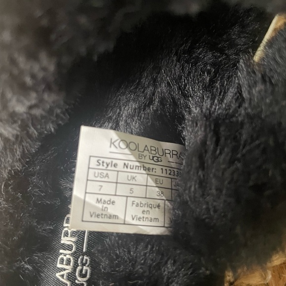 Koolaburra by UGG - Black faux fur slippers. Size 7 - Picture 4 of 6
